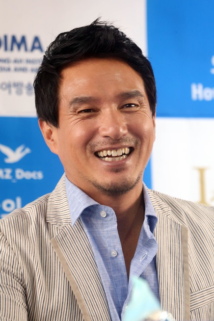 웃음 보이는 조재현