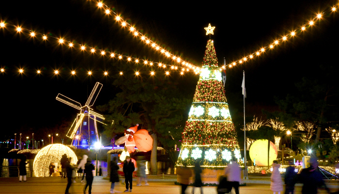 2024년 울산 대공원 크리스마스 마켓 현장 모습 2024년 울산 대공원 크리스마스 마켓 현장 모습