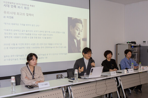 이건희 컬렉션 울산 본 전시에 앞서 서진석 울산시립미술관 관장이 15일 울산시립미술관에서 기자간담회를 열었다.  이수화 기자 suhwa.lee@hotmail.com