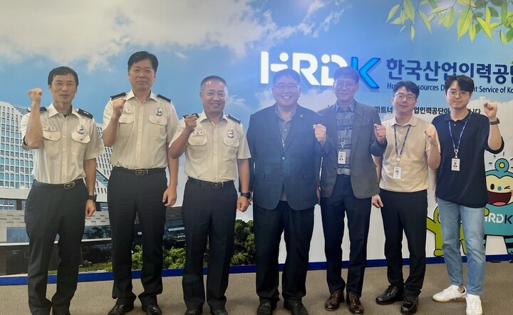 권왕상 울산 중부소방서장은 8일 한국산업인력공단 방문을 시작으로 관내 24개소 공공기관에 대한 화재예방 지도방문을 실시한다.