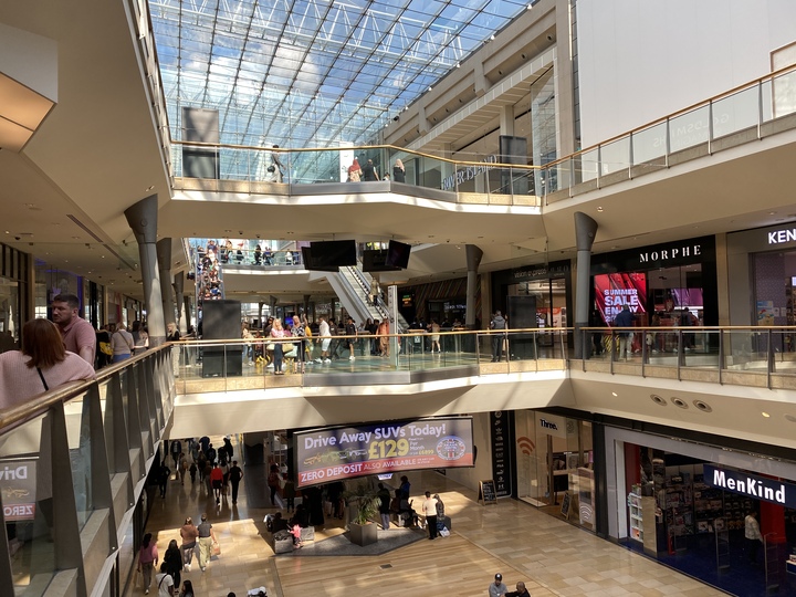 뉴스트리트역과 연결된 쇼핑센터 Grand Central은 늘 사람들로 북적인다. 김지은 기자

