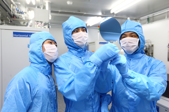 울산과학대학교는 2024학년도 신입생부터 반도체공학과를 전기전자공학부에서 분리, 신설해 반도체 전문인력 양성에 나선다.