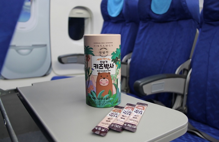 에어부산 기내 면세점에 입점한 부산 지역 기업 '진삼' 제품 이미지.
