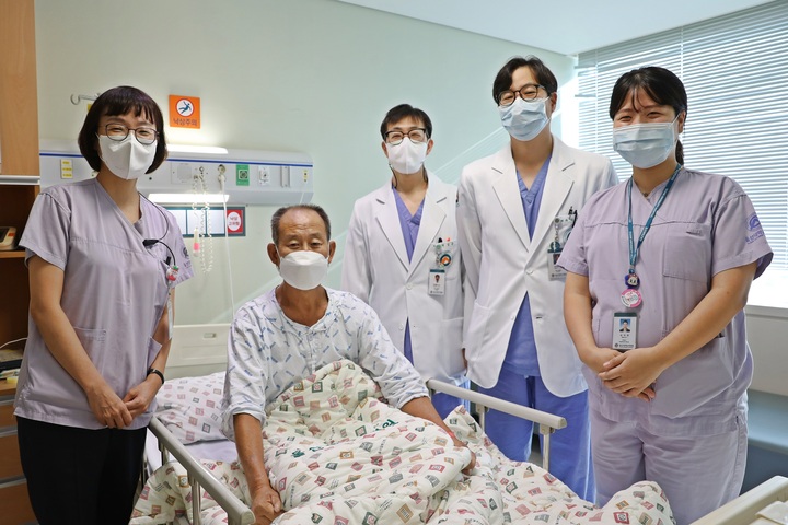 울산대학교병원이 신장이식 수술을 받고 만성 거부반응으로 이식에 실패했던 환자의 재이식 수술에 성공했다고 10일 밝혔다.
