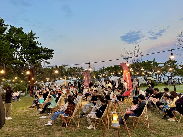 울산 동구는 지난 14일~15일 1박 2일 동안 대왕왐공원 캠핑장에서 울산 동구 투어 콘텐츠 운영사업 중 숙박 체류형 프로그램인 '해파랑 낭만 캠핑생활' 1차 캠핑 행사를 진행했다
