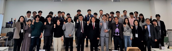 울산경제일자리진흥원(원장 김철준)은 9일 울산벤처빌딩에서 '2023년 창업도약패키지 지원사업' 선정기업 임직원을 대상으로 'ESG 경영인식 확산을 위한 ESG 이해와 중요성 세미나'를 개최했다.
