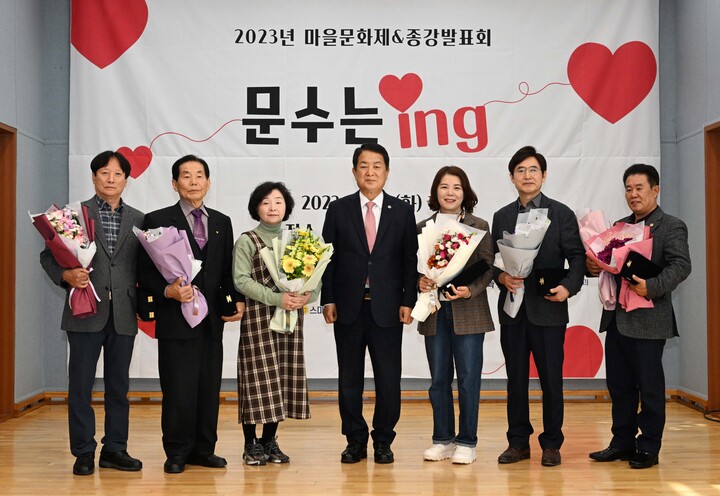 울산 남구 문수실버복지관(관장 정학수) 주관으로 21일 문수실버복지관에서 어르신 300여명이 참석한 가운데'2023년도 평생교육 프로그램 발표회'를 개최했다.
