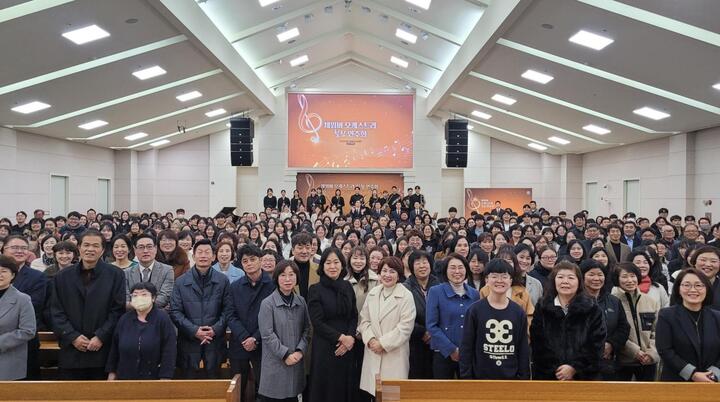 하나님의교회 세계복음선교협회(총회장 김주철 목사)는 3일 울산북구 하나님의 교회에서 지역 각계각층 인사, 신자 등 630여명이 함께한 '이웃과 함께하는 힐링연주회'를 개최했다. 
