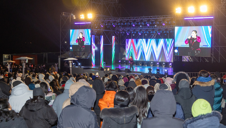 1일 울산 울주군 간절곶에서 열린 '2024 간절곶 해맞이 행사'에서 초청가수 BMK가 폭발적인 무대를 선보이고 있다. 최지원 기자
