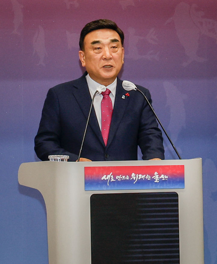 1일 울산시청 프레스센터에서 '2030년 울산 도시관리계획 재정비 안'을 발표하고 있는 김두겸 울산시장. 이수화 기자

