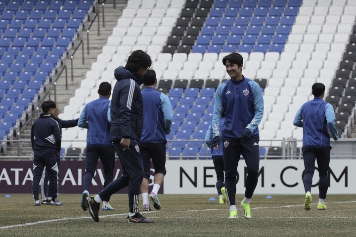 울산문수축구경기장에서 훈련 중이 울산 HD 선수들.
