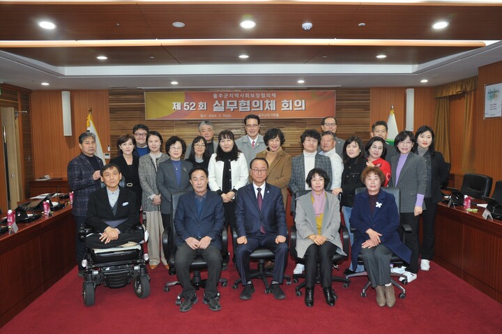 울산 울주군 지역사회보장협의체는 지난 16일 군청 이화홀에서 이순걸 군수, 오세곤 공동위원장 및 관계자들이 참석한가운데 제52회 실무협의체 회의를 실시했다.
