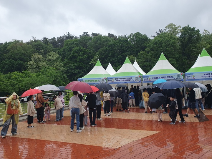 5일 울산과학관 체험부스에 늘어선 줄. 
