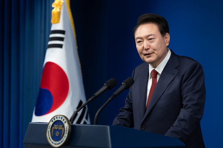 윤석열 대통령이 9일 오전 서울 용산 대통령실 청사 브리핑실에서 취임 2주년을 맞아 기자회견을 하고 있다. 대통령실 제공
