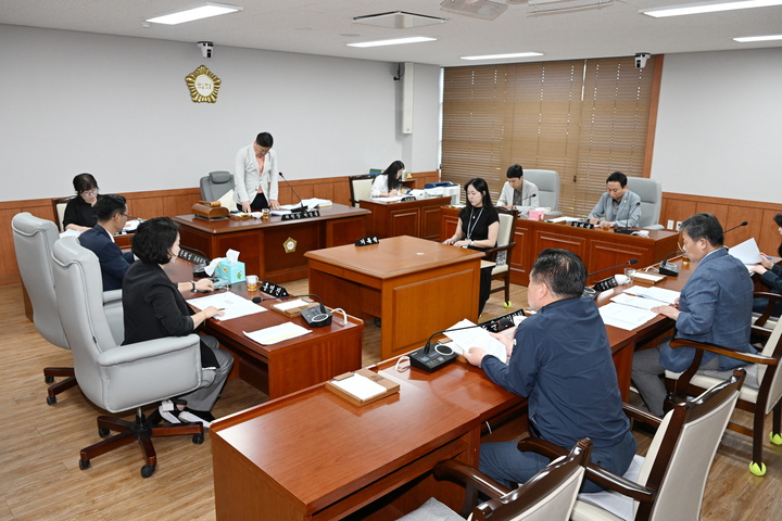 울산중구의회 의회운영위원회는 최근 스마트시티 조성과 다문화사회 지원 등 2개의 연구단체 등록 심의를 벌였다. 중구의회 제공
