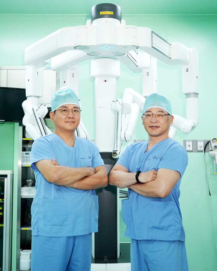해운대백병원 갑상선 내분비외과 교수진(왼쪽부터 구도훈, 배동식 교수).
