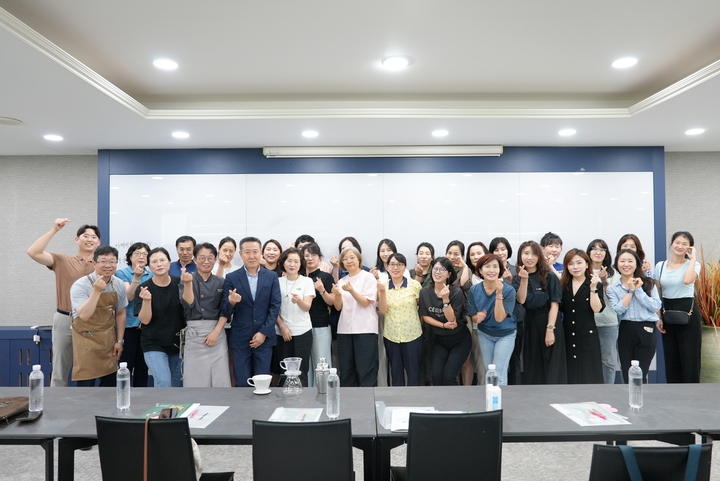 울산과학대학교(총장 조홍래)가 26일 울산과학대학교 동부캠퍼스에서 울산 지역 진로교사의 진로교육 역량 강화를 위해 직무연수를 실시했다. 울산과학대 제공 

