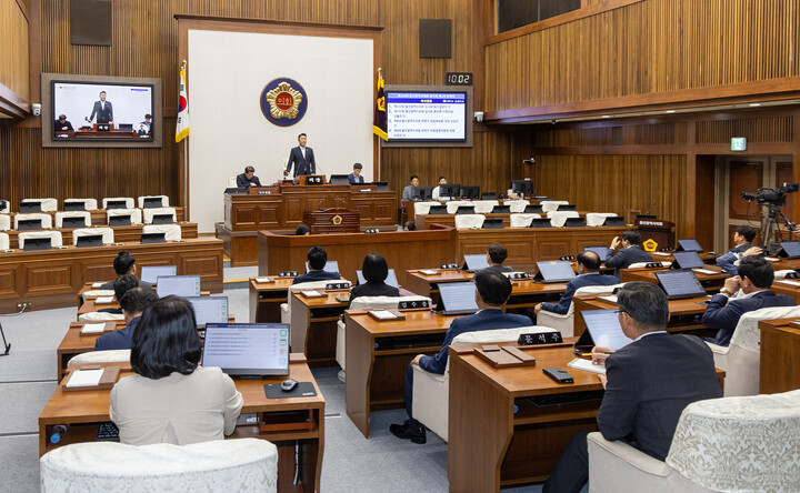 울산시의회는 13일 시의회 본회의장에서 제250회 임시회 제1차 본회의를 열고 후반기 의원 상임위 배정 등 원 구성을 진행했다. 최지원 기자