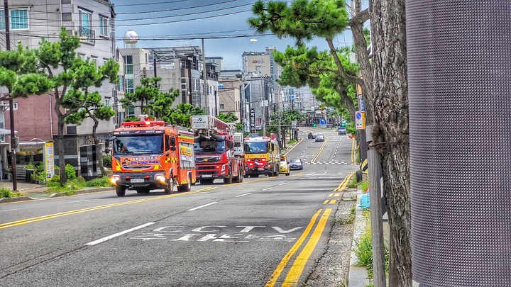 울산 일대에서 소방차 길 터주기 참여훈련이 실시되고 있다. 울산소방본부 제공