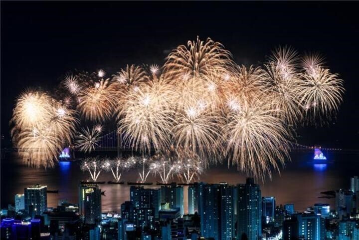 지난해 '부산불꽃축제' 진행 모습.