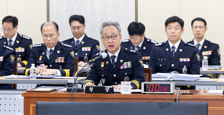 정상진 울산경찰청장이 21일 울산경찰청 대회의실에서 열린 2024년 국회 행정안전위원회 국정감사에서 질의에 답변하고 있다. 최지원 기자