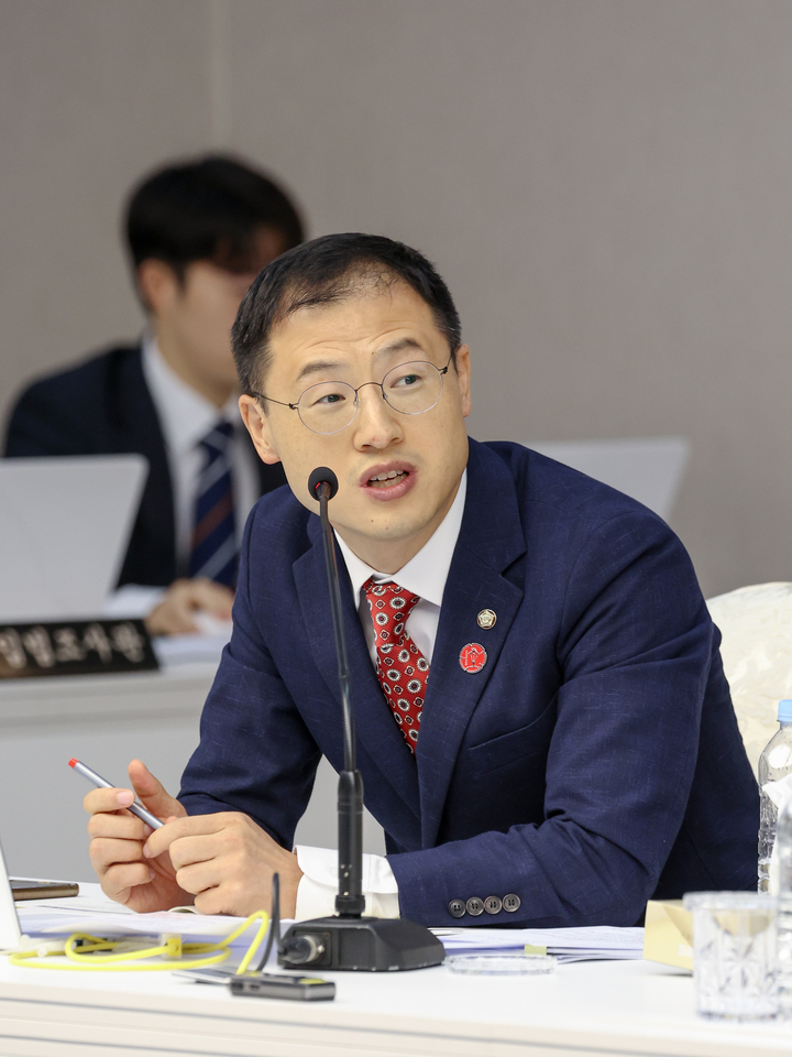 김상욱 국민의힘 의원이 21일 울산시청 대회의실에서 열린 행정안전위원회 국정감사에서 질의를 하고 있다. 이수화 기자