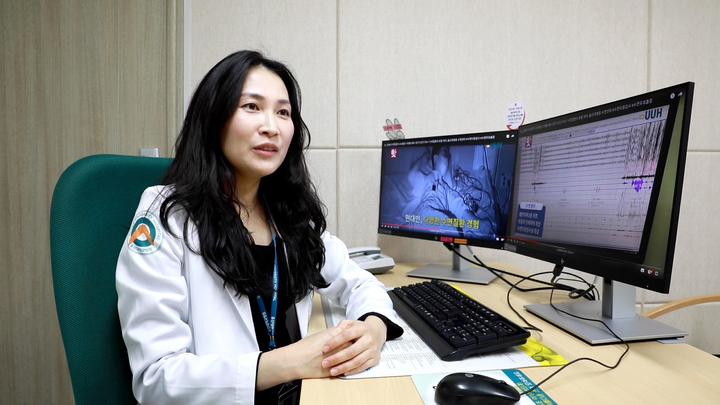 울산대병원 정신건강의학과 방영롱 교수가 수면이 부족할 때 발생하는 5가지 질환에 대해 말하고 있다. 울산대병원 제공