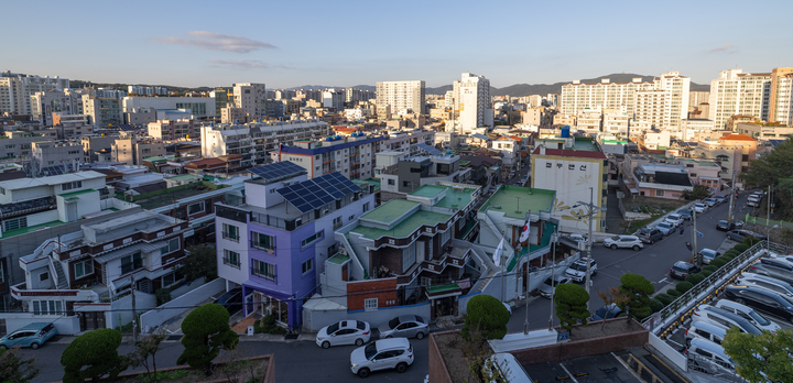 울산 복산1구역이 재개발사업 경관심의를 통과하지 못하면서 사업 추진에 어려움을 겪게 됐다. 사진은 24일 찾은 울산 복산1구역 모습. 최지원 기자