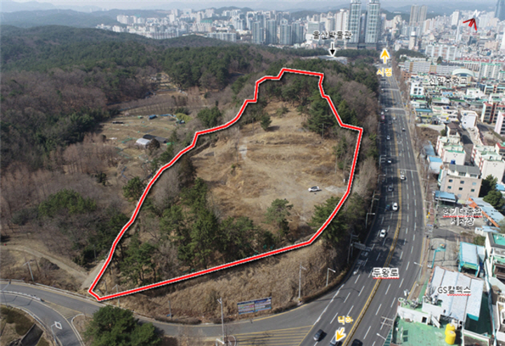 '국립울산 탄소중립 전문과학관' 건립부지인 울산박물관 인근 옛 유류부대(남구 신정동 산 195-12번지 일원)일대 부지 전경. 과학기술정보통신부는 이 곳 부지 2만39㎡에 지하 1층~지상 4층(연면적 7,513㎡) 높이의 국내 최초 탄소중립 전문과학관을 2026년 12월 준공할 계획이다.