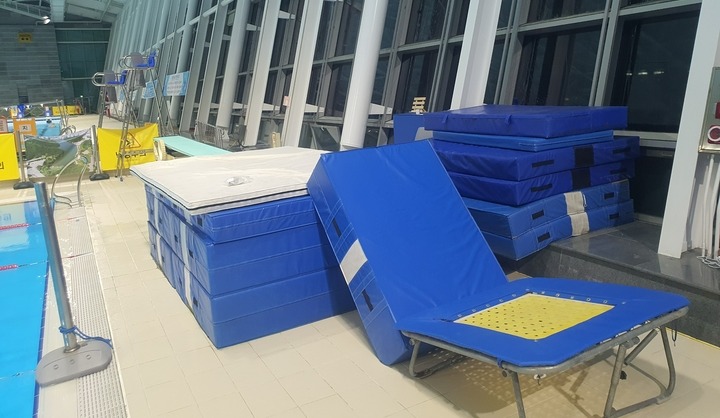 문수실내수영한 한편에 마련된 다이빙 훈련 장소.