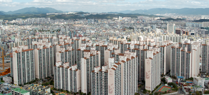 아파트, 단독주택 등이 포함된 울산지역 주택종합 매매가가 올해 11월까지 지방광역시중에서는 가장 낮은 하락폭을 기록한 것으로 나타났다. 사진은 울산지역 아파트단지. 울산매일 포토뱅크
