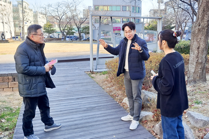 울산시의회 방인섭 의원은 23일 남구 삼산동 울산웨딩거리에서 거리 활성화를 위한 현장 간담회를 개최했다. 울산시의회 제공