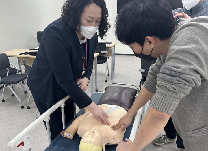 울산병원 소회의실에 교육용 더미까지 배치해 연출부들이 와서 질문을 하면 울산병원 의료진들이 대답해 주고 필요시 시범까지 보여주는 방식으로 자문을 진행했다.
