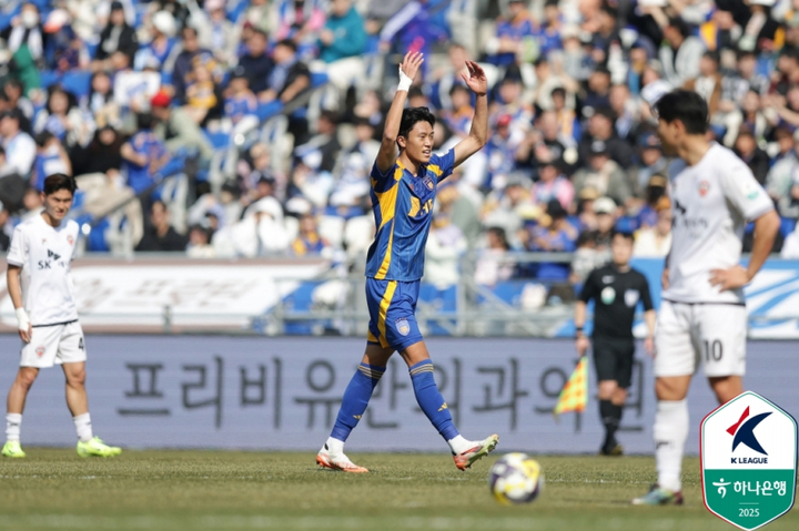 울산 HD 허율이 선제골을 넣고 기뻐하고 있다. 한국프로축구연맹 제공