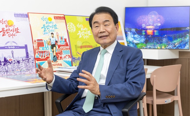 김철 울산공업축제 추진위원장이 본지와 인터뷰를 진행하고 있다. 최지원 기자