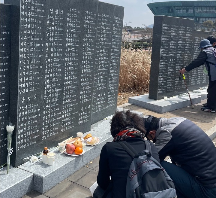 지난 4월 3일  4·3평화공원에서 열린 4·3희생자 추념식에서의 희생자 유족모습.