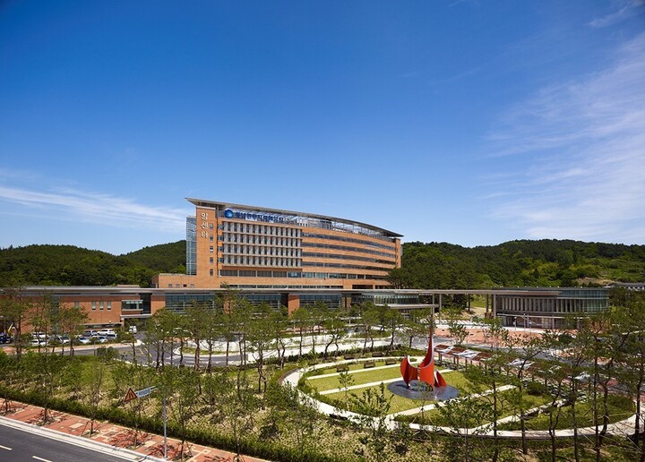 기장군 내 유일한 종합병원인 동남권원자력의학원 전경.