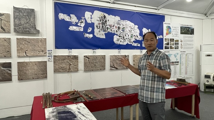 반구마을 최원석 집청정 대표(반구대 암각화 제보자 최경환 어르신 아들)는 "너무나 기대했던 소식이었던 만큼 기대 반 우려 반이다"라고 말했다.