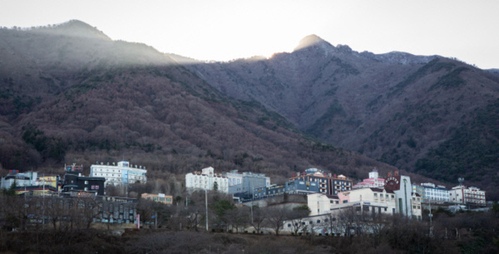 울산 울주군 등억온천단지에 즐비한 숙박업소 전경. 울산매일 포토뱅크