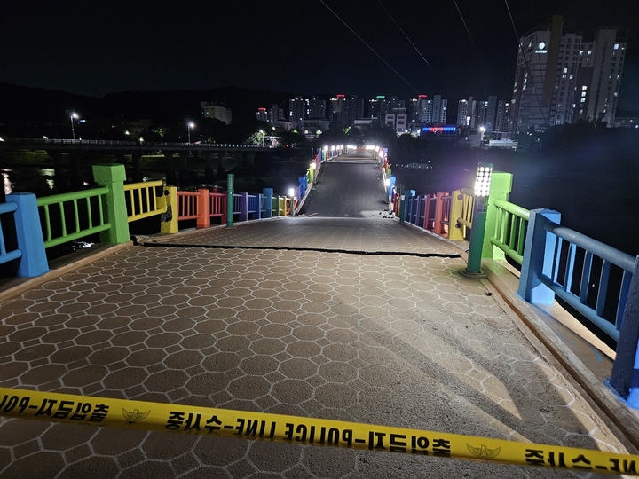 일부 구간이 붕괴 상태에 있는 구삼호교 모습. 연합뉴스