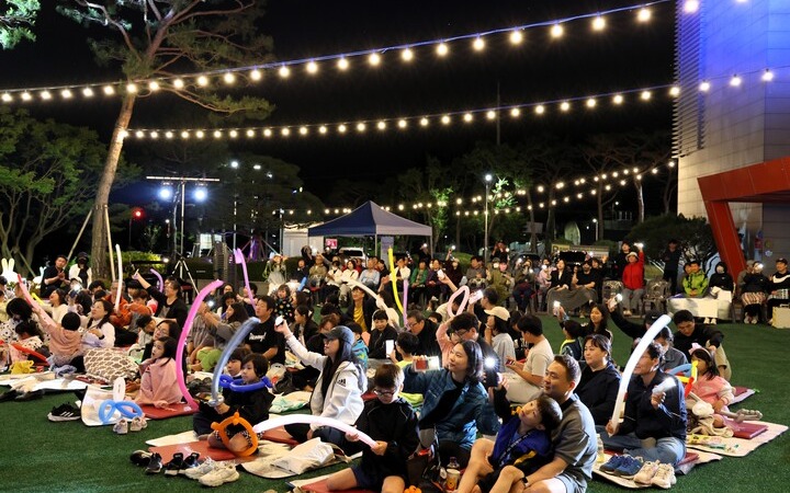 야외마당 콘서트 지난 공연 모습.