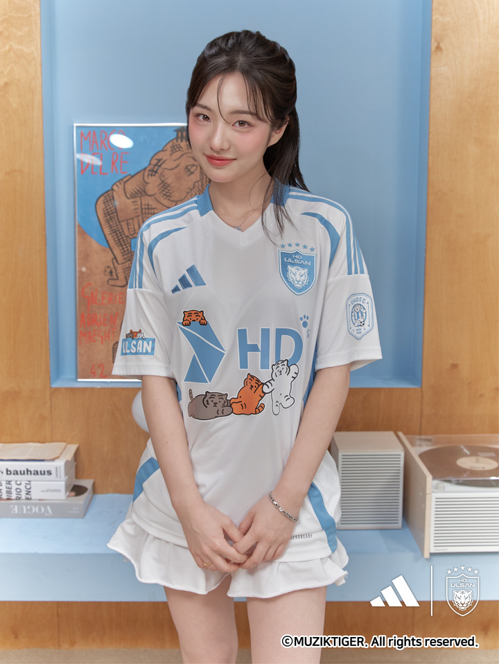 울산 HD가 캐릭터 브랜드 '무직타이거'와 협업 상품을 출시한다. 울산 HD 제공