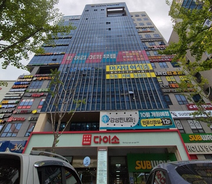 새롭게 골목형상점가로 지정된 대현동 울산스퀘어 상가.