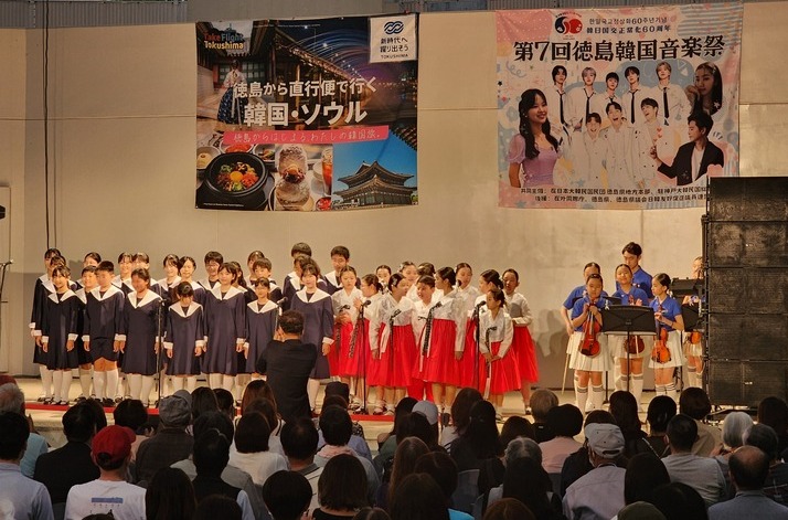 한·일 국교 정상화 60주년 기념 공연에 울산 울주유스오케스트라와 울산유스쇼콰이어가 참여해 감동을 선사했다.