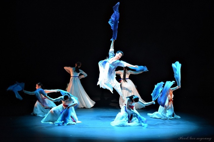 김진완 무용단 공연 모습