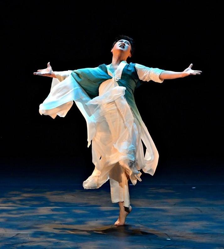 김진완 무용단 공연 모습.