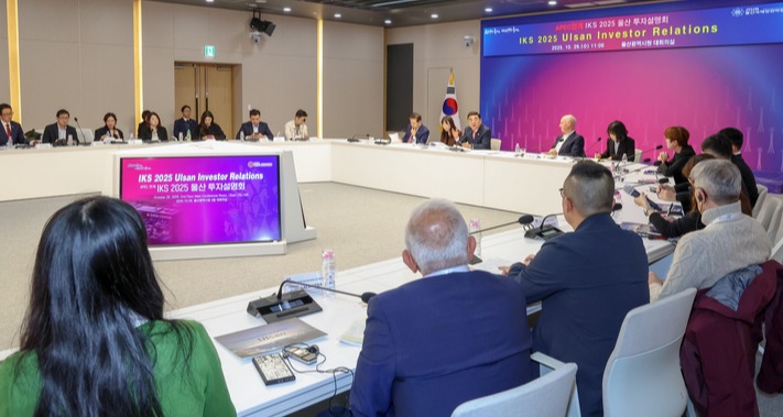 APEC 정상회의 연계 Invest KOREA Summit 2025 산업시찰 환영 간담회가 29일 울산시청 대회의실에서 김두겸 울산시장과 투자홍보대사 팀 여(Tim Yeo) 더 뉴 뉴클리어 와치 인스티튜트(The New Nuclear Watch Institute) 의장을 비롯한 각국 참석자들이 참석한 가운데 개최됐다. 이수화 기자