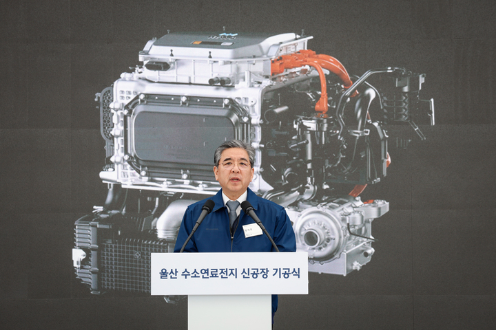 30일 울산 북구 현대자동차 울산공장에서 열린 '현대자동차 울산 수소연료전지 신공장 기공식'에서 장재훈 현대자동차 부회장이 환영사를 하고 있다. 이수화 기자