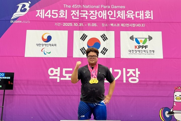 강원호(동구청)는 남자 -110㎏급에 출전해 스쿼트에서 271㎏으로 한국 신기록을 수립했으며, 데드리프트(275㎏), 종합(546㎏)에서 각각 1위를 차지했다. 시장애인체육회 제공