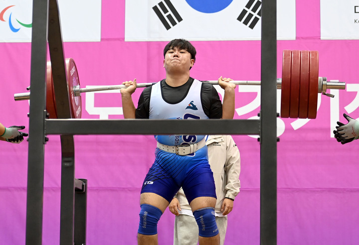 이주용(한국석유공사)은 남자 -100㎏급 스쿼트(225㎏), 데드리프트(217㎏), 종합(442㎏)에서 각각 1위를 차지하며 대회 3관왕에 올랐다.